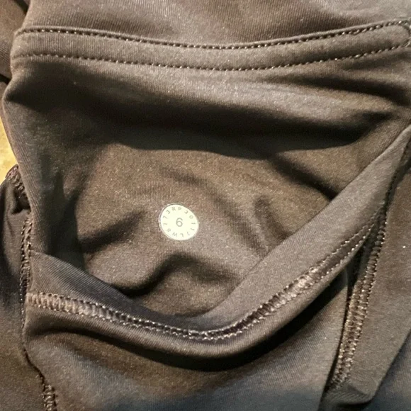 Lululemon Athletica Black marble Mini Skirt with pocket shorts - Picture 5 of 5